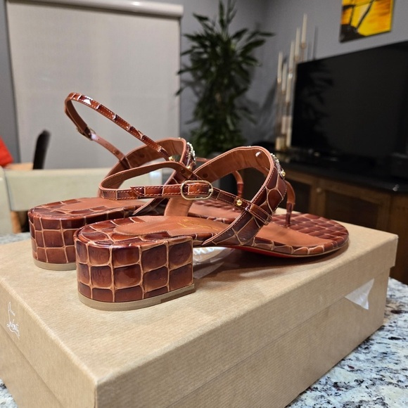 NEW Christian Louboutin MJ Thong 25 Tan T-Strap Croc Leather Sandals - Picture 4 of 11
